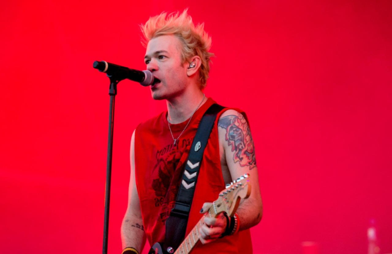 Sum 41's Deryck Whibley recalls supporting Paris Hilton as she cried over leaked tape