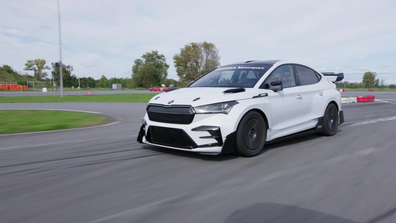 Skoda Enyaq RS Race Driving Video