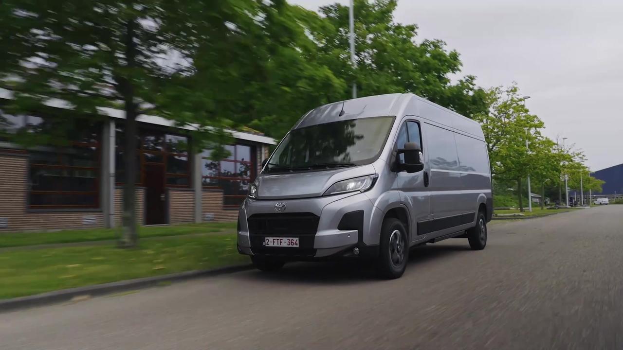 2024 Toyota Proace MAX Comfort H2L3 BEV in Silver Shadow Driving Video