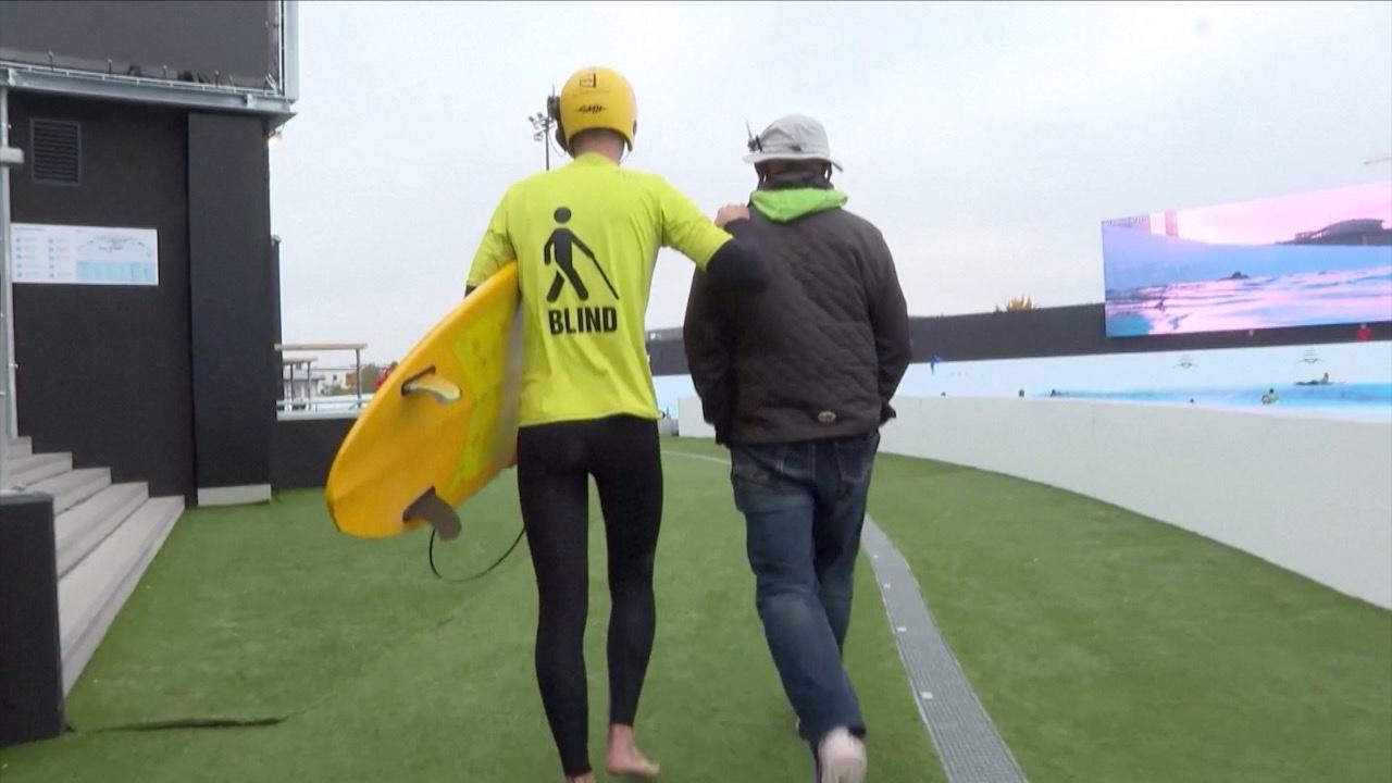 Blind Surfer Relies on These Two Components for Medal-Winning Waves