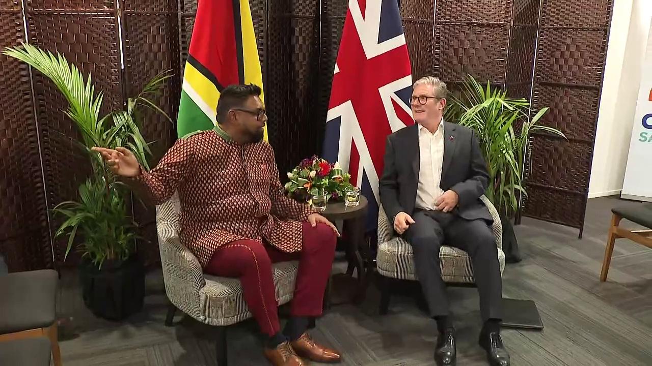 PM sits down with Guyanese president at CHOGM