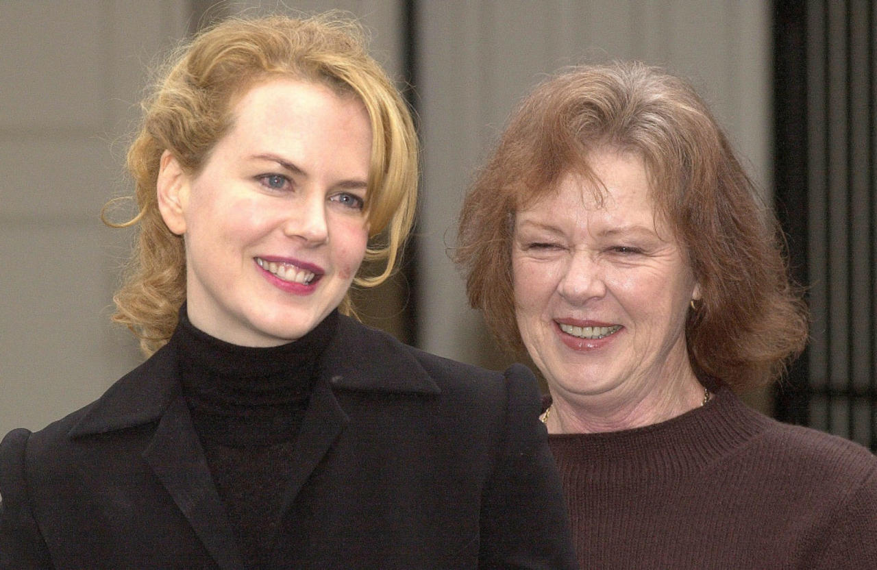 Nicole Kidman 'hanging in there' following family death