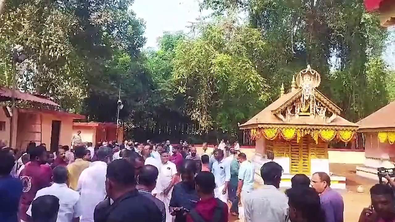 Crowds gather at site of fireworks explosion at Indian temple