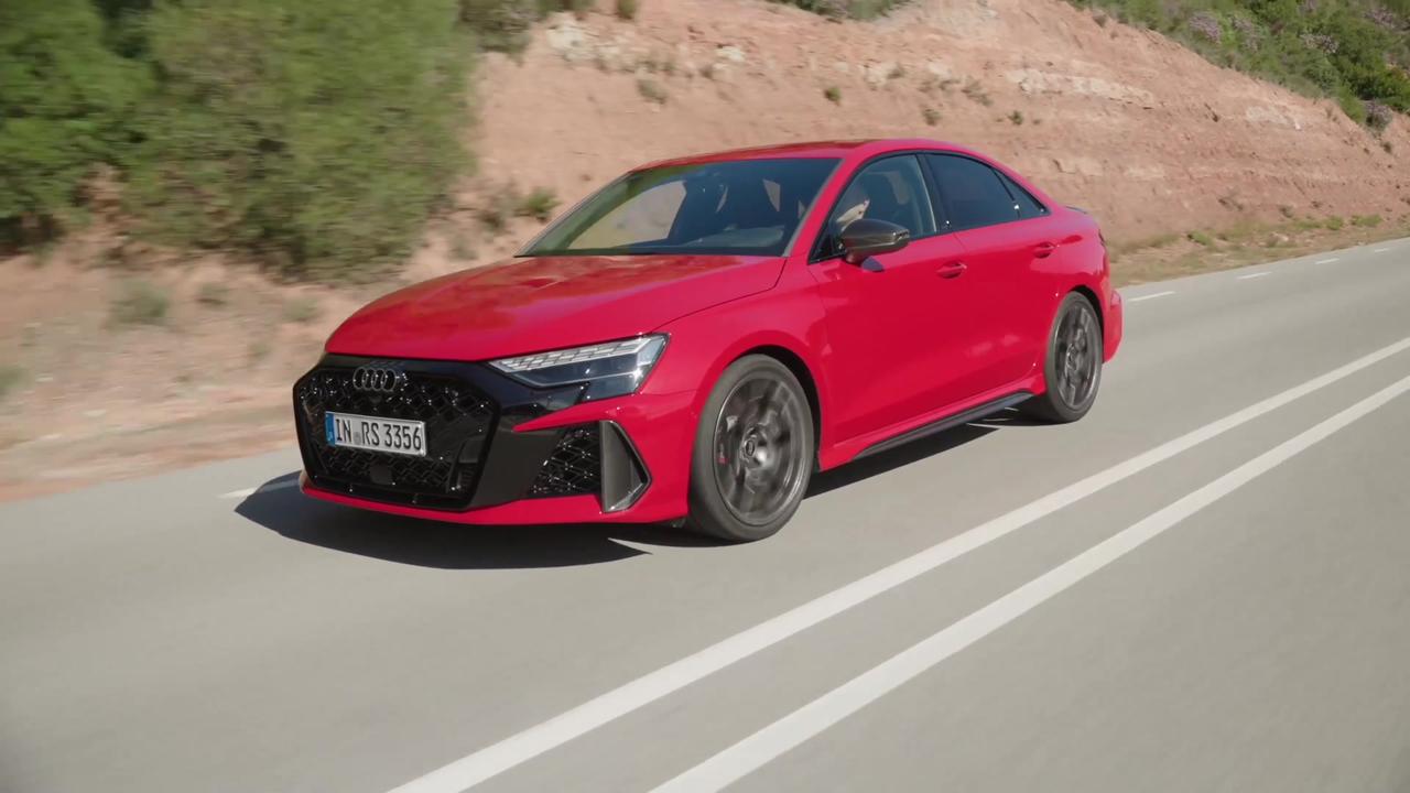 Lateral dynamics in precision - the performance curve of the Audi RS 3