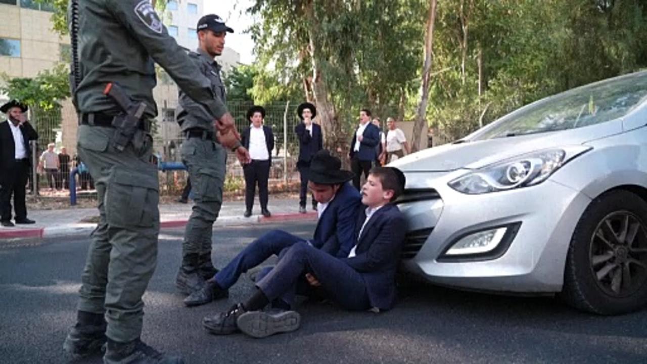 Israeli ultra-Orthodox Jews protest army enlistment