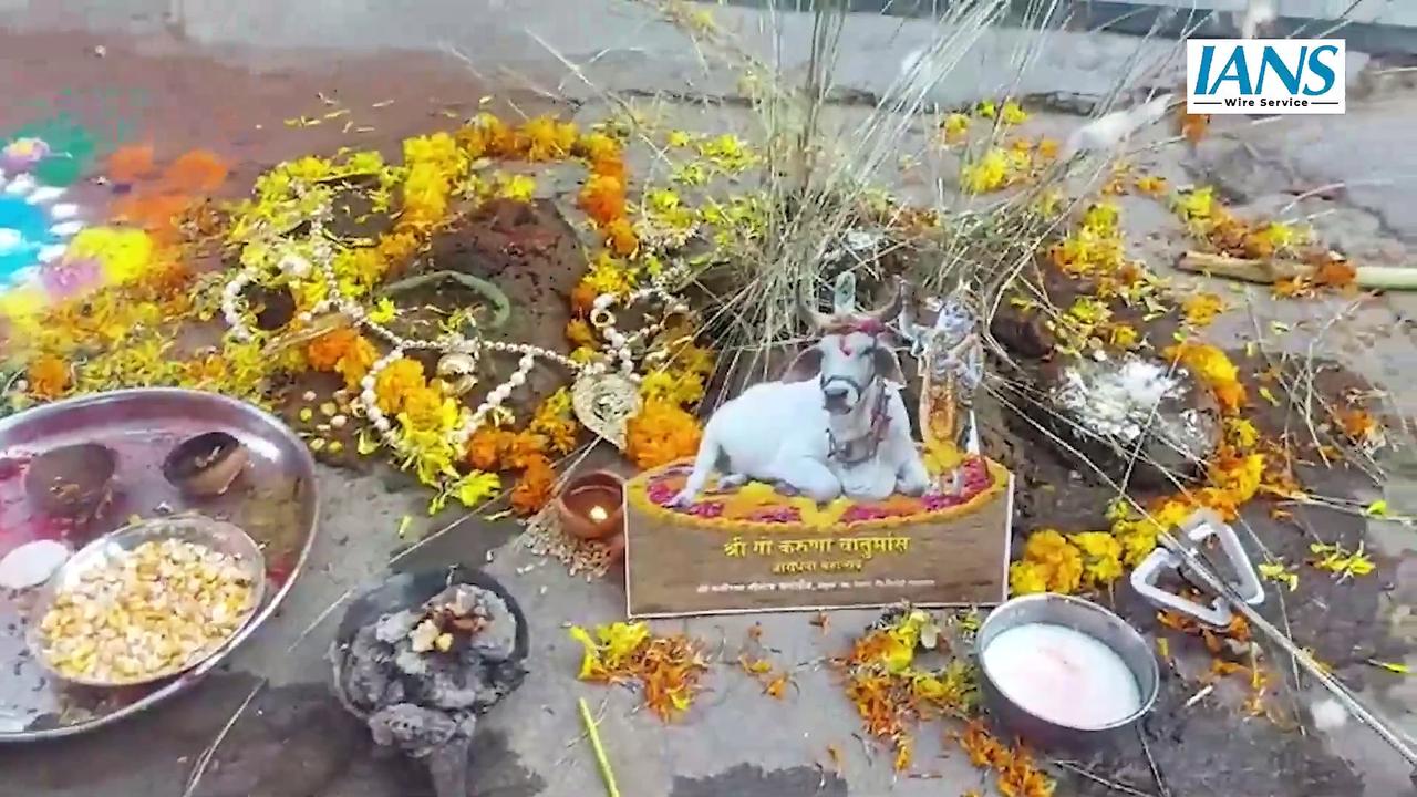 Govardhan Pooja पर महिलाओं ने की खुशहाली की कामना