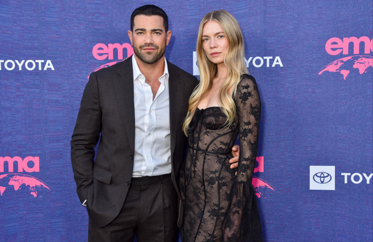 Jesse Metcalfe says dating someone outside of show business is a 'good balance' for him