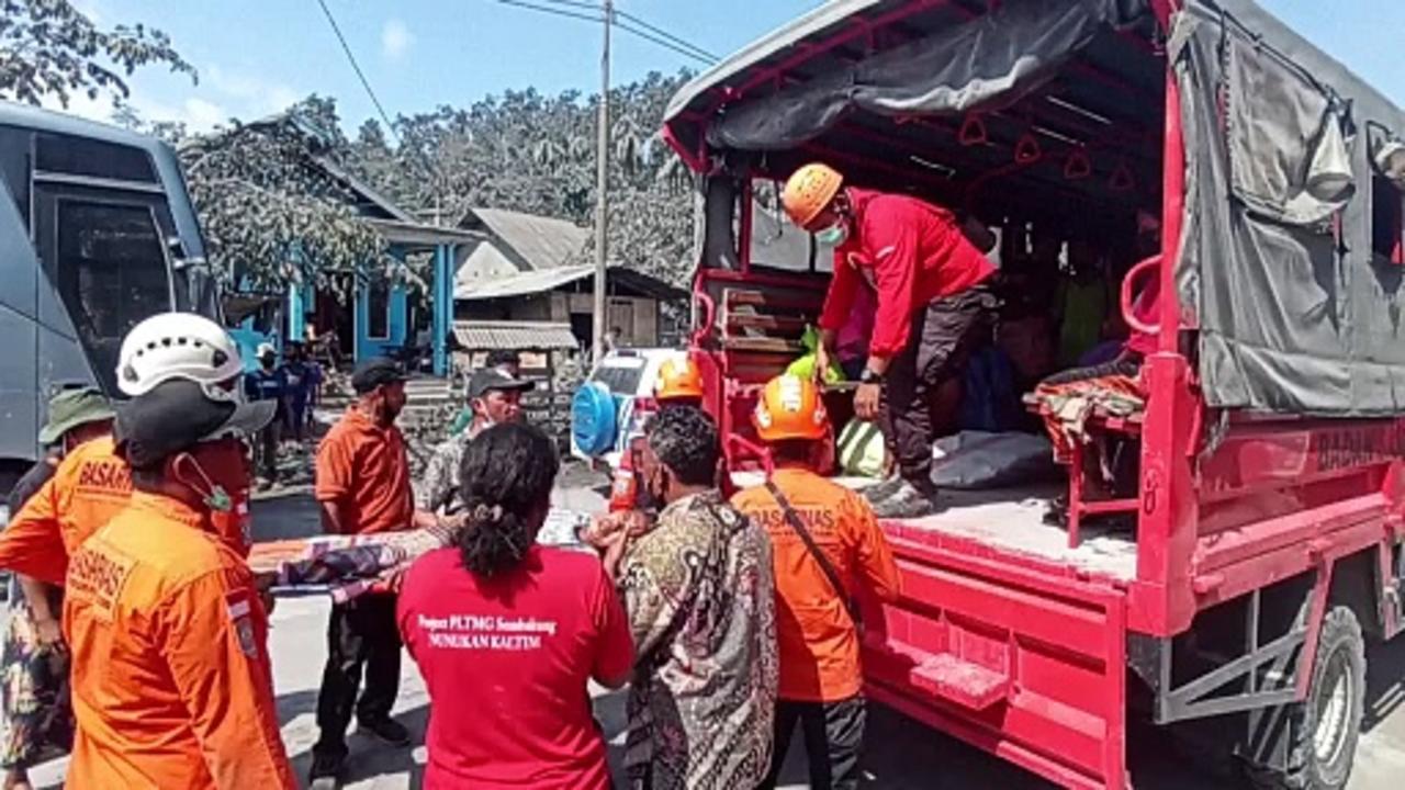 Thousands evacuated as Indonesian volcano eruption kills 10