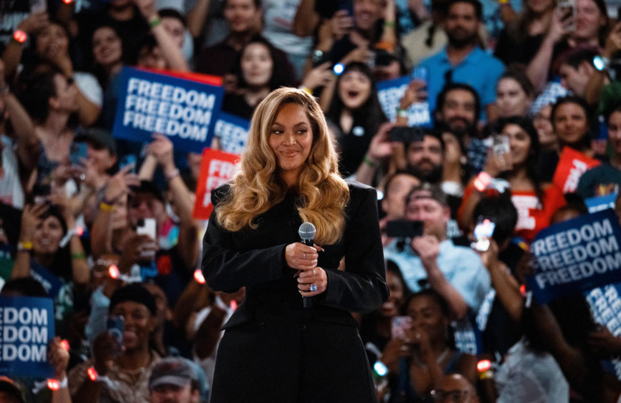 Beyoncé transforms into Pamela Anderson to support Kamala Harris