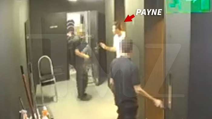 Liam Payne Talking to Hotel Staffer Charged with Drug Delivery, Video Shows