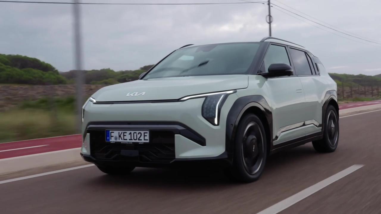 Kia EV3 'GT-Line' in Pistachio Green Driving Video