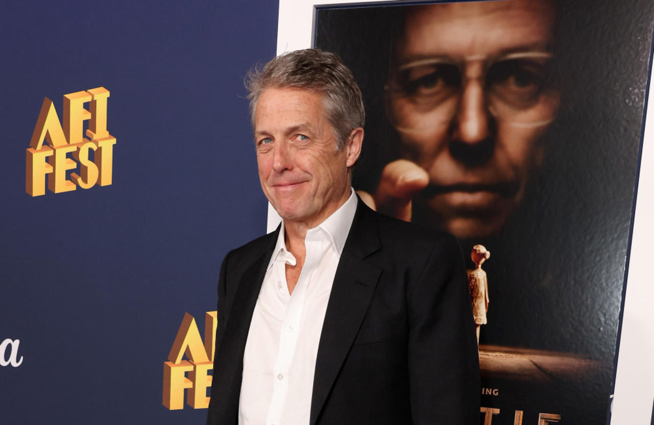 Hugh Grant looks for negative reviews of his work