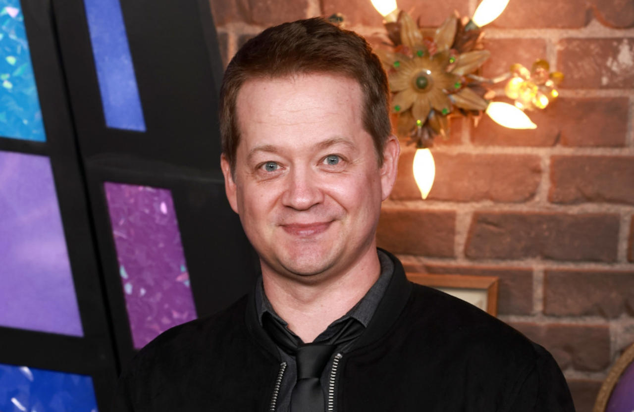 Jason Earles was 'last generation' of stars without social media pressure