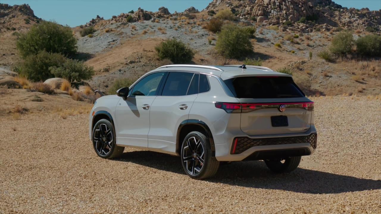 2025 Volkswagen Tiguan R-Line Exterior Design in Ascot Grey