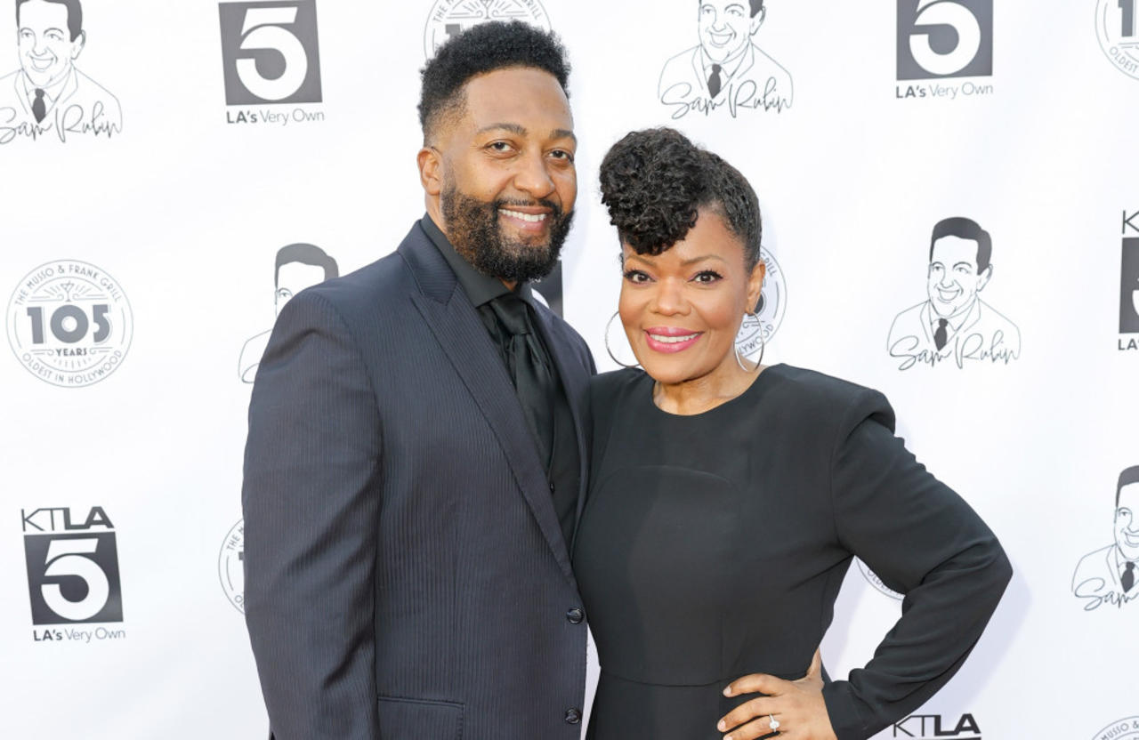 Yvette Nicole Brown marries Anthony Davis