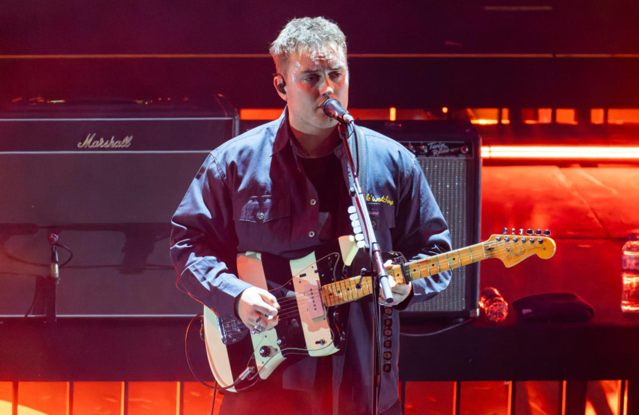 Sam Fender has cancelled the remainder of his 2025 tour after he haemorrhaged his vocal cord