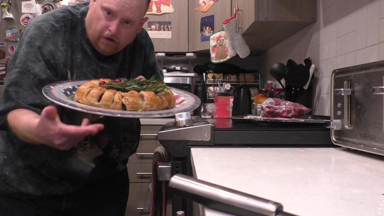 Tank Cooks Eggnog and Sausage Wreath