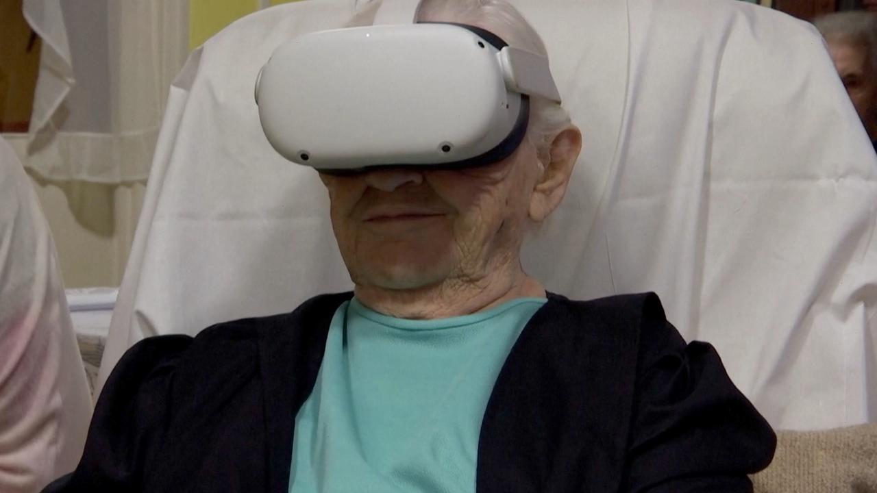 How Virtual Reality is Helping Elderly Residents Experience Christmas Markets!