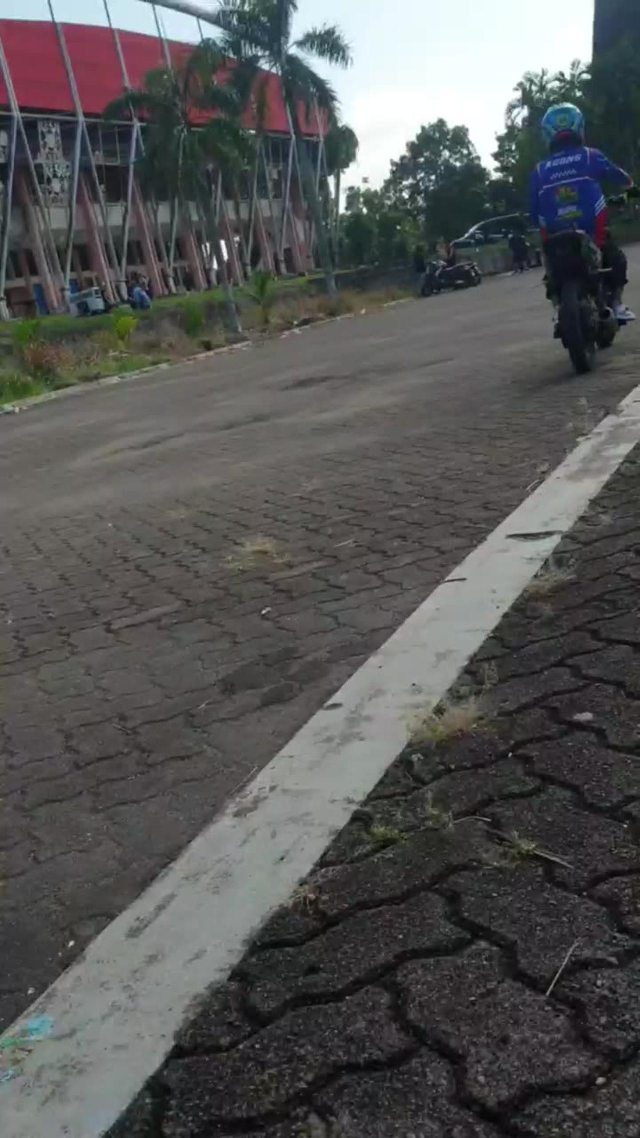 Freestyle motorbike beginners from Indonesia