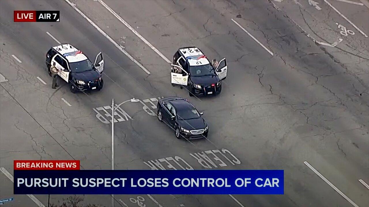 FULL CHASE: Driver sideswipes cars during wild pursuit in the San Fernando Valley