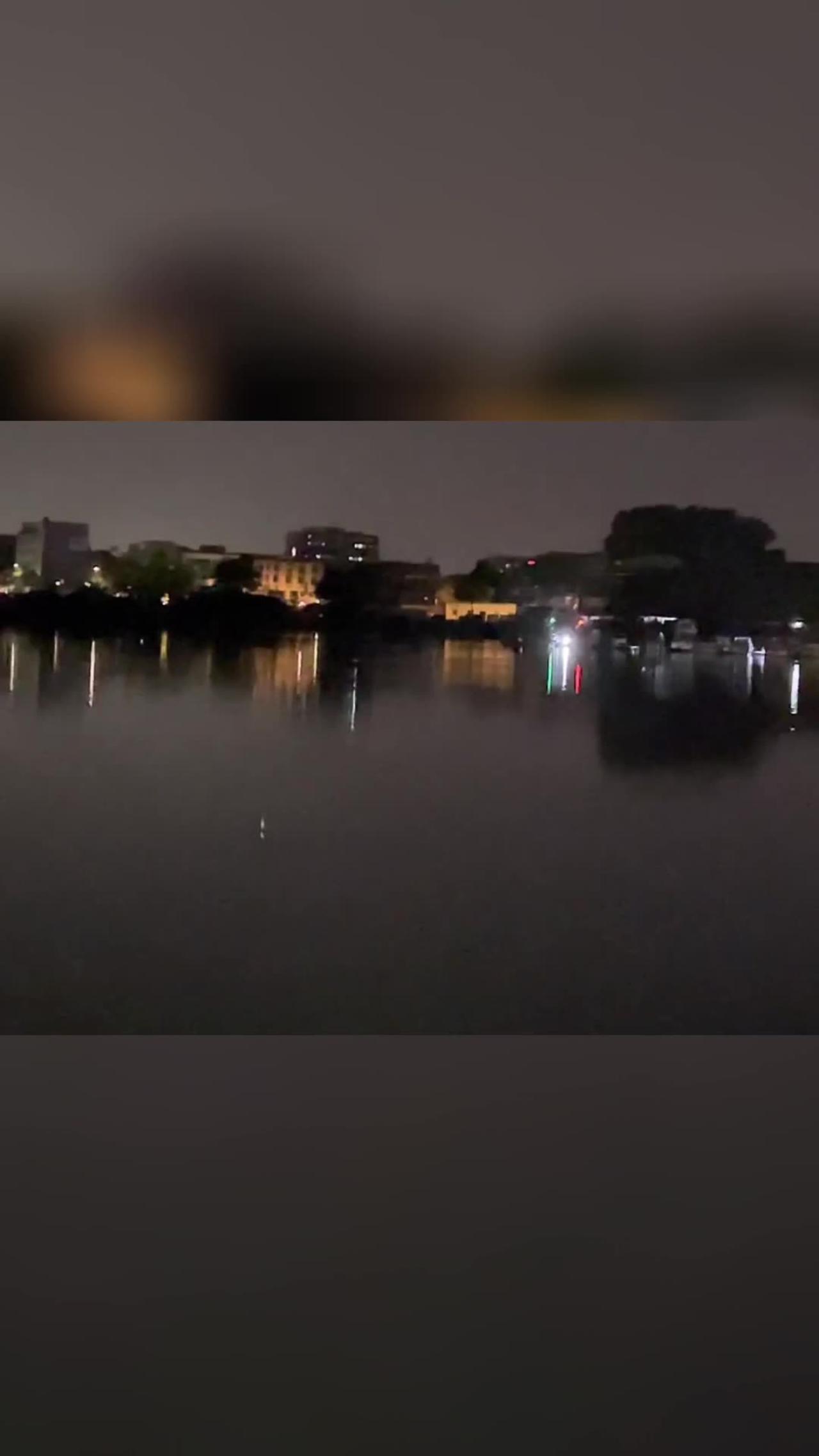 Nachtschein auf dem Wasser: Magische Reflexionen 🌃✨