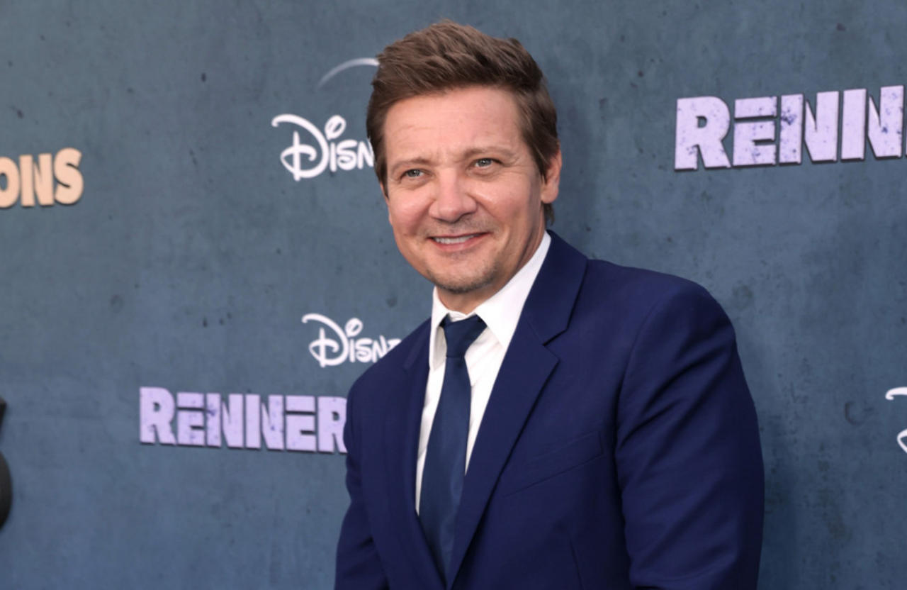 Jeremy Renner uses hyperbaric chamber amid recovery