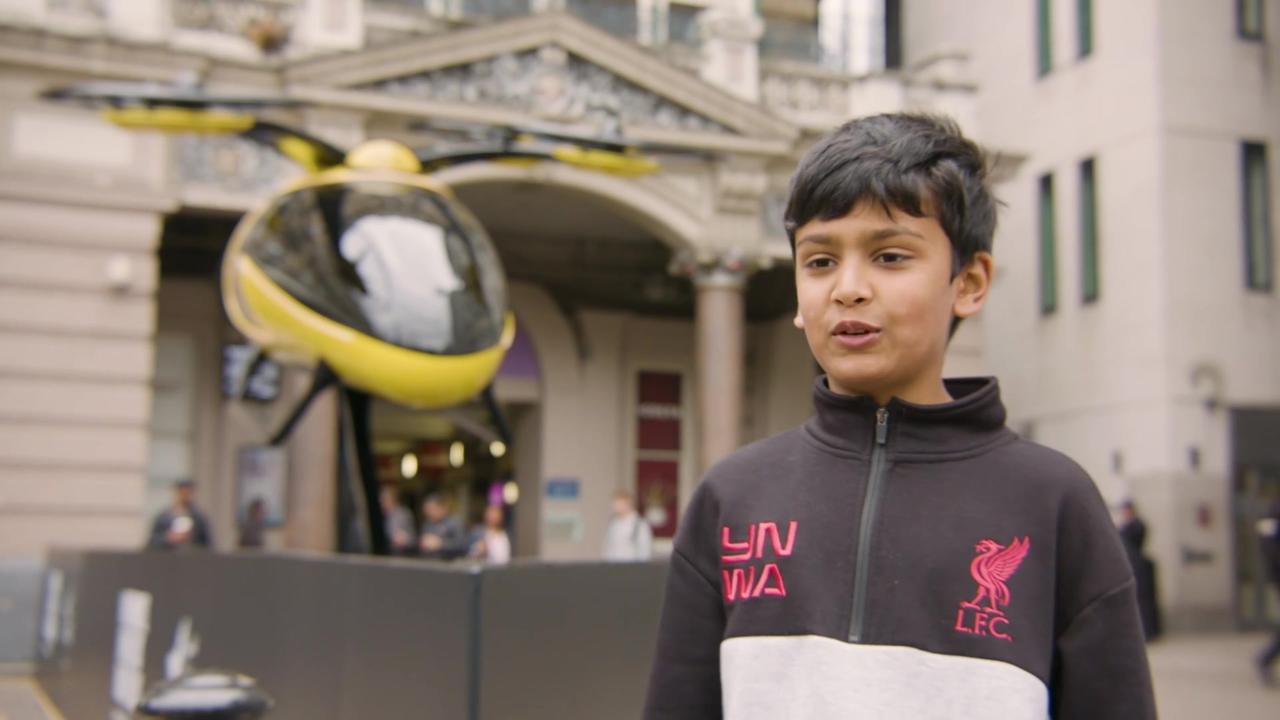 Flying Taxi at Charing Cross Station in London - People's reactions