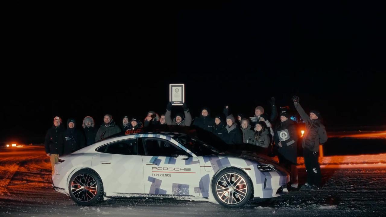 Porsche Taycan - New Guinness World Records™ title on ice