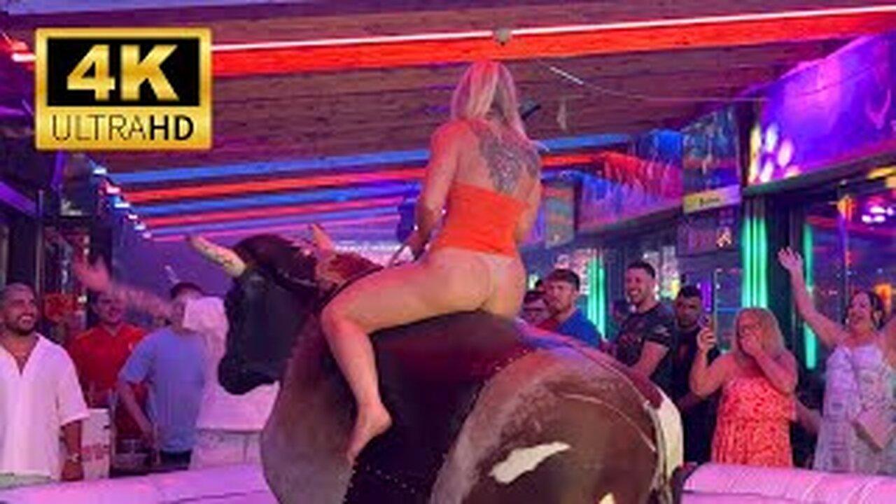 😍 Bold Girl on a Bull | Mechanical Bull Riding | Bull Riding in Benidorm