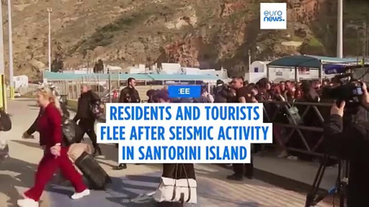 Hundreds of tourists flee Santorini after powerful earthquake warning