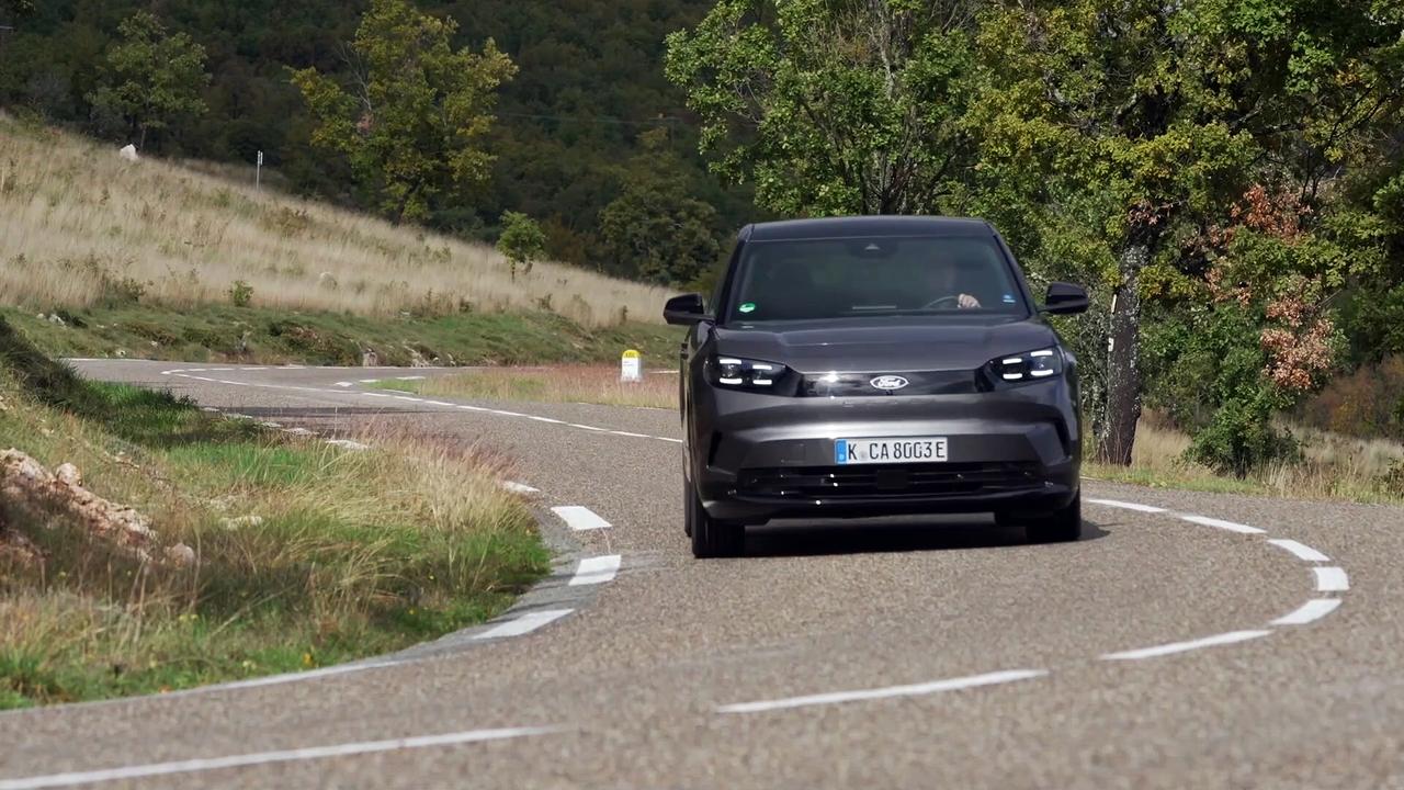 The new Ford all-electric Capri in Magnetic Silver Driving Video