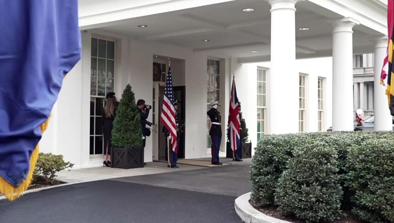 Starmer greeted by Trump as he arrives at the White House