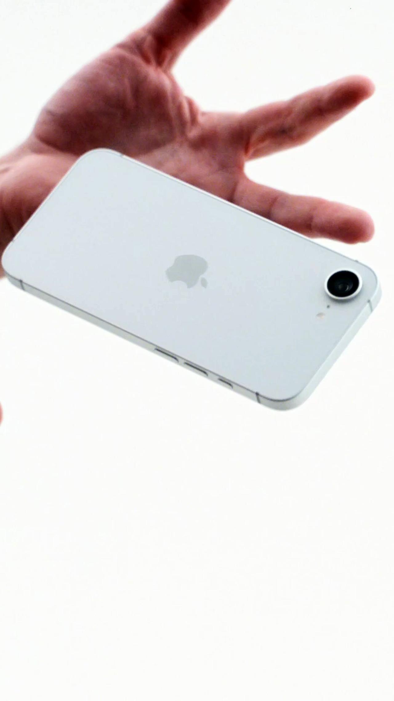 iPhone 16e - Durable design