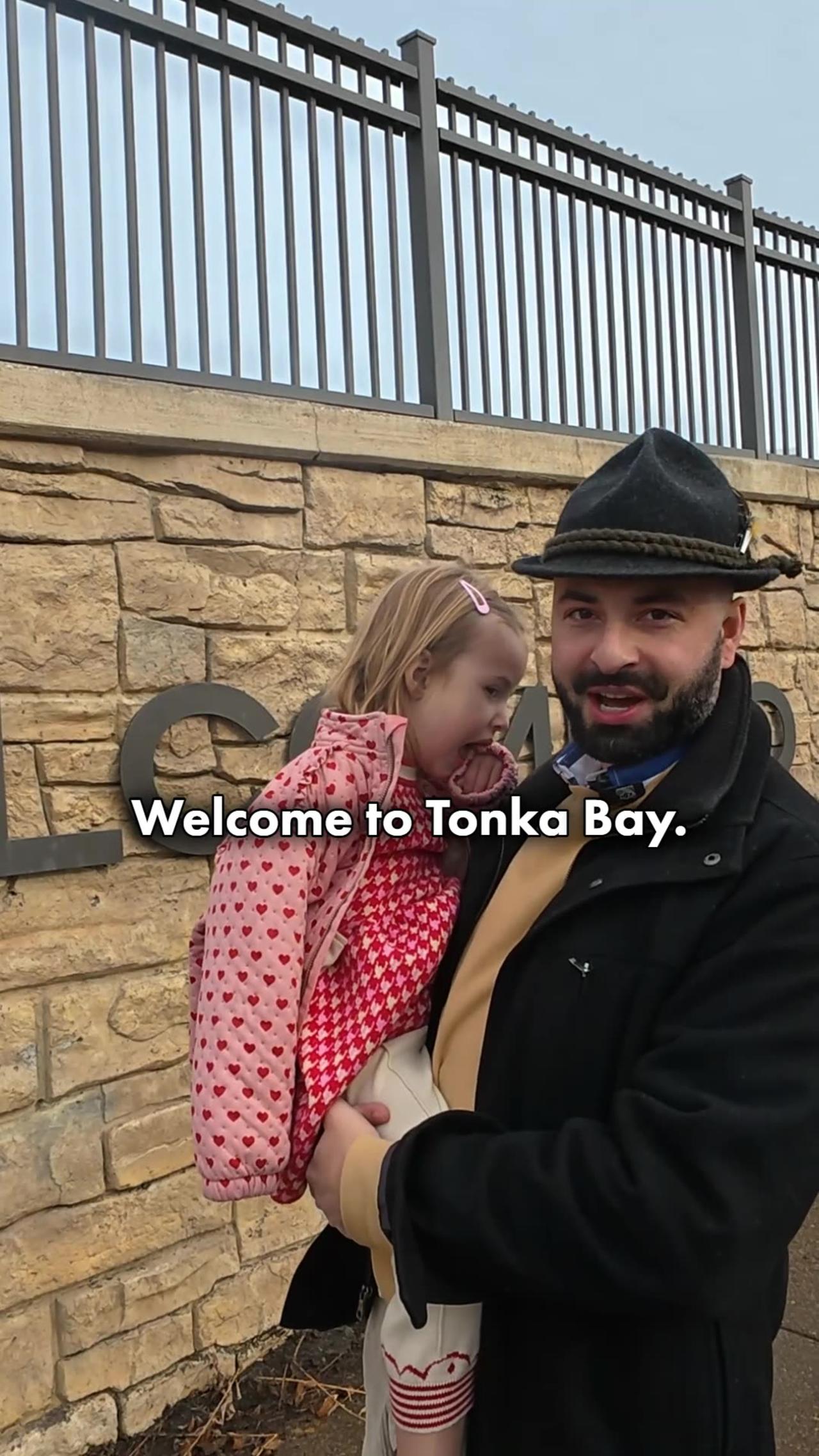 Snow, Sold Signs & Star Tribune: Tonka Bay Tour!