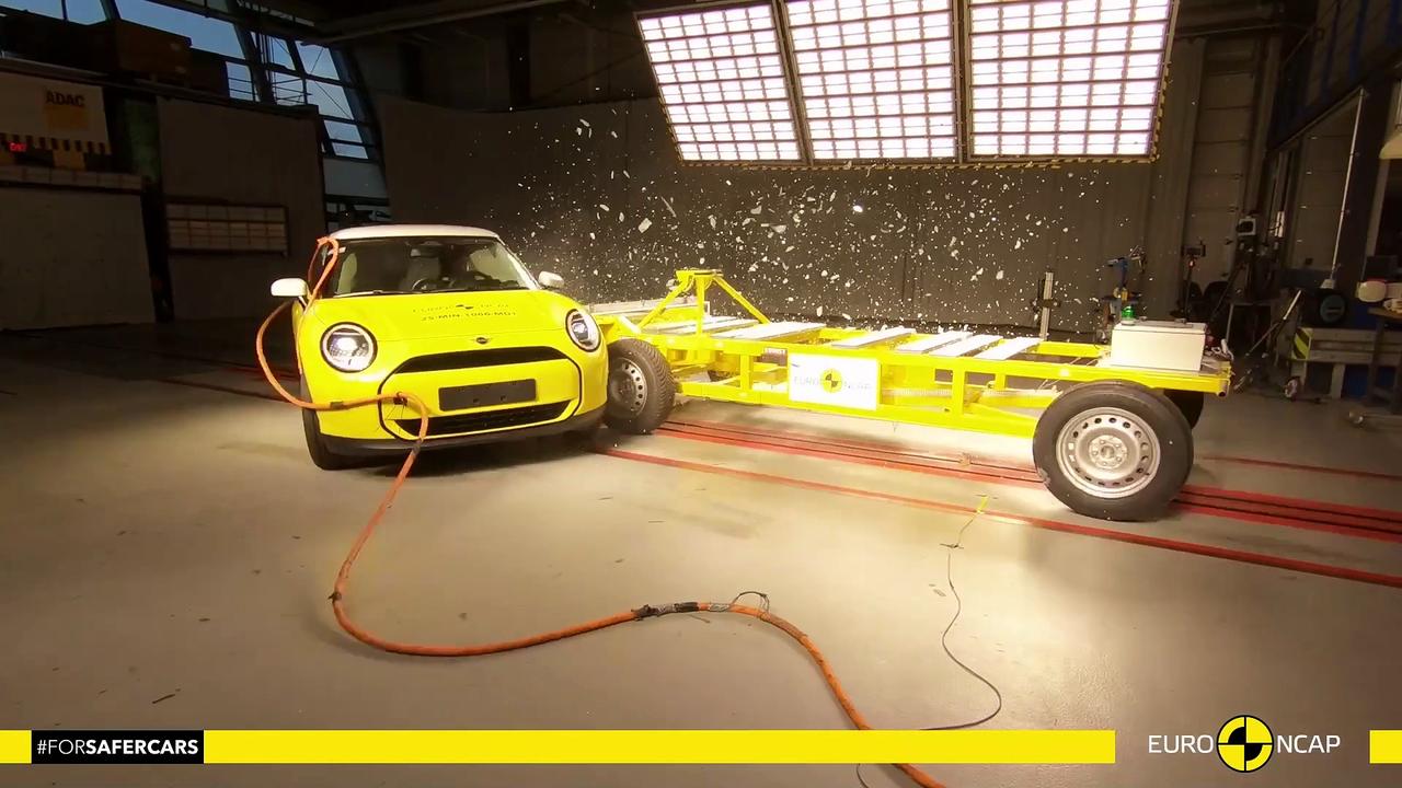 MINI Cooper E - Crash & Safety Tests - 2025