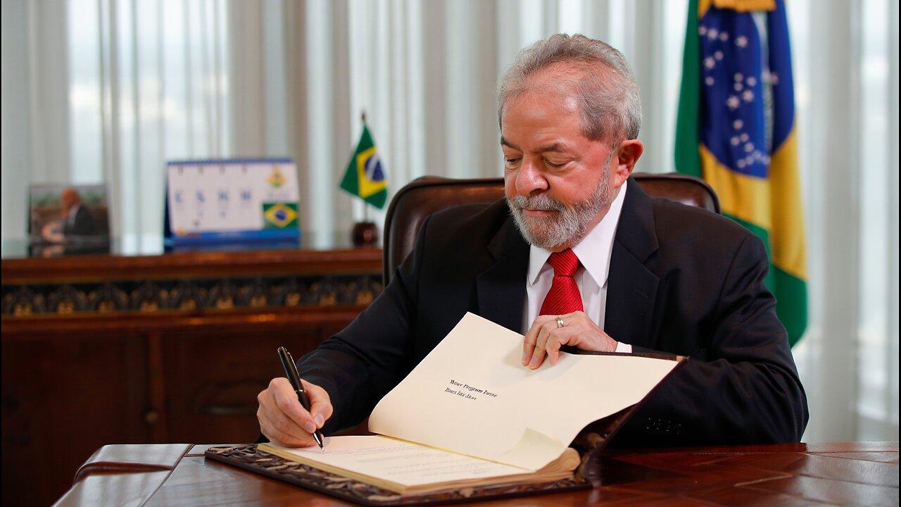 President Lula signs decree regulating the Mover program in Brazil in 2025.
