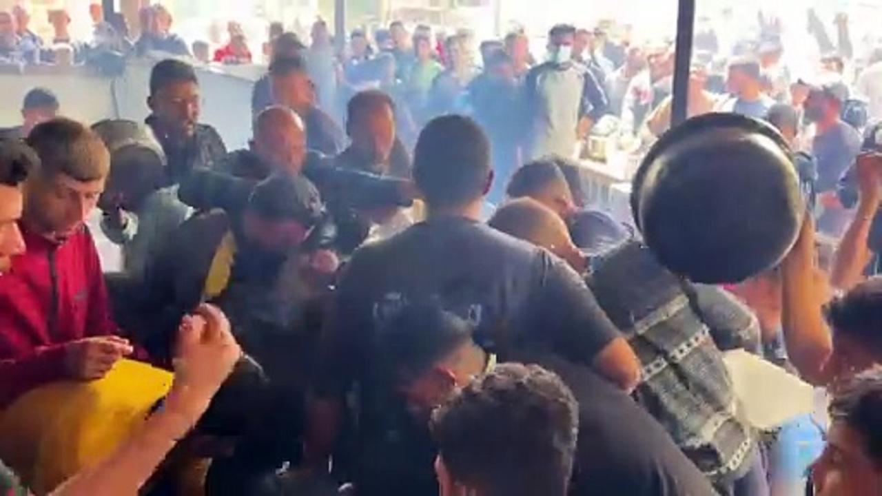 Desperate Gazans scramble for food at community kitchen as supplies dwindle