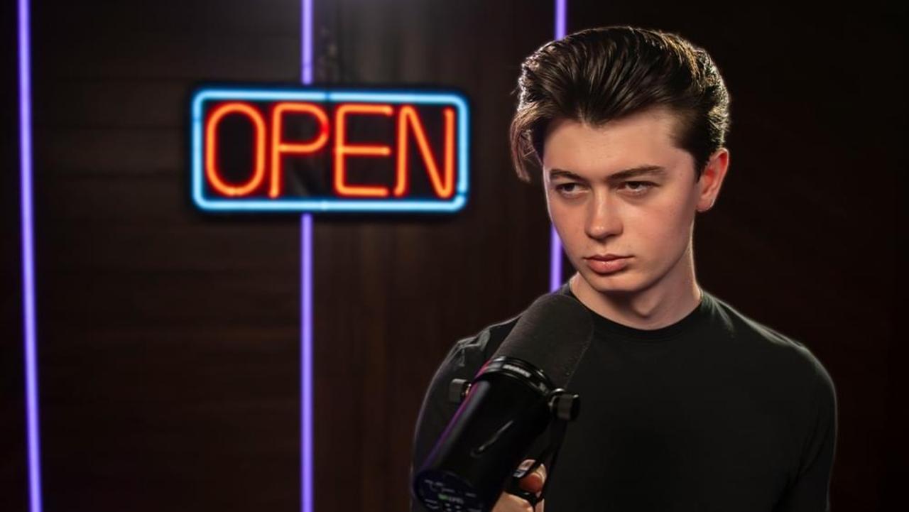 Elliot James Reay 'Daydreaming' (Live Performance) | Open Mic