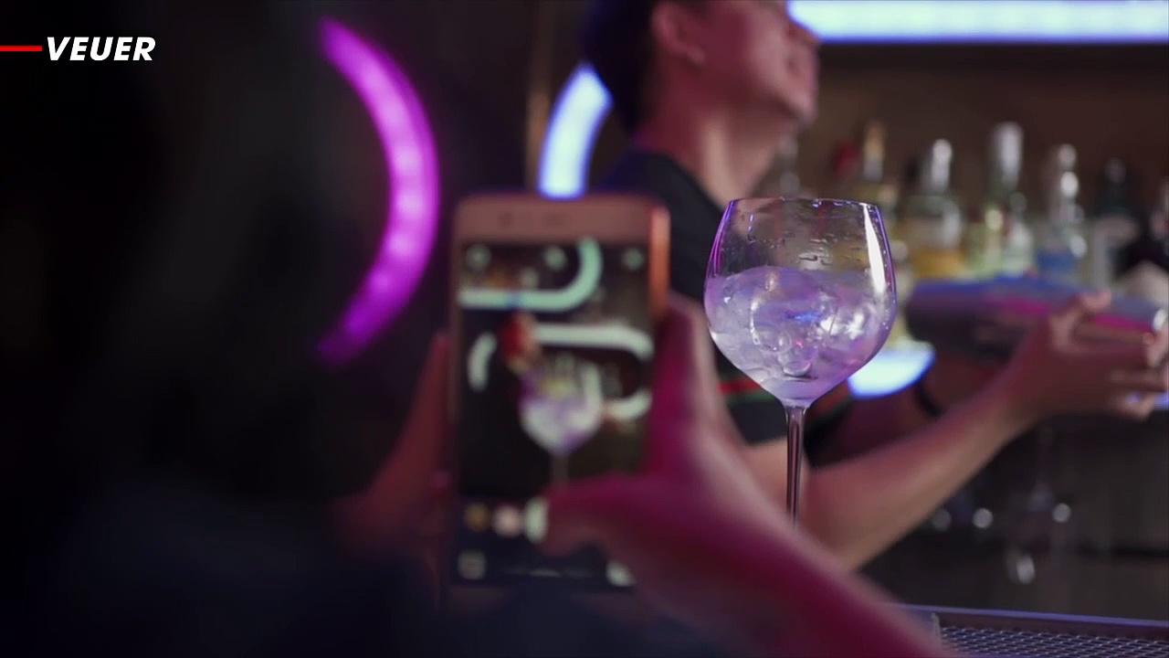 This Is One of the Most Important Things You Need to Do When Signing That Restaurant Check