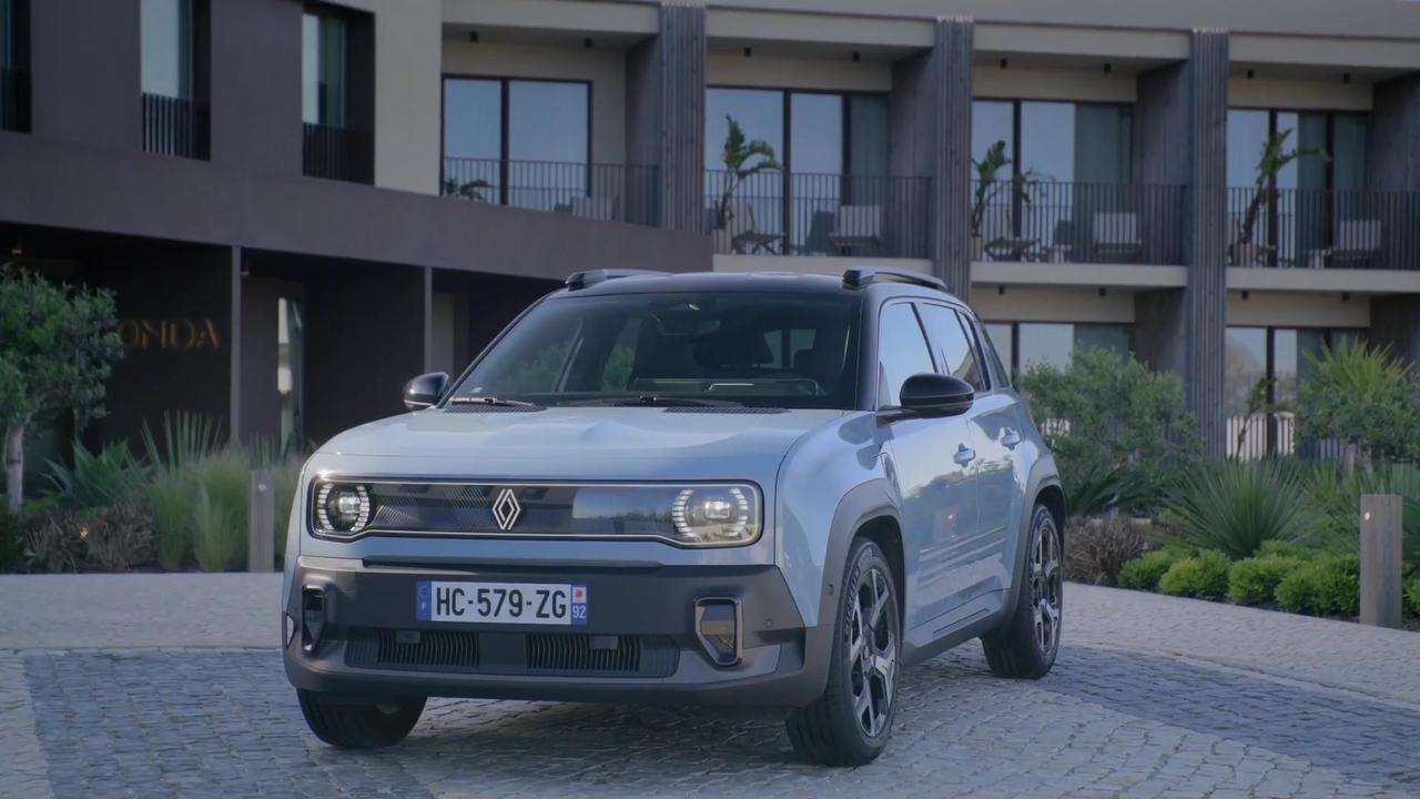 Renault 4 E-Tech electric Techno Exterior Design in Cloud Blue