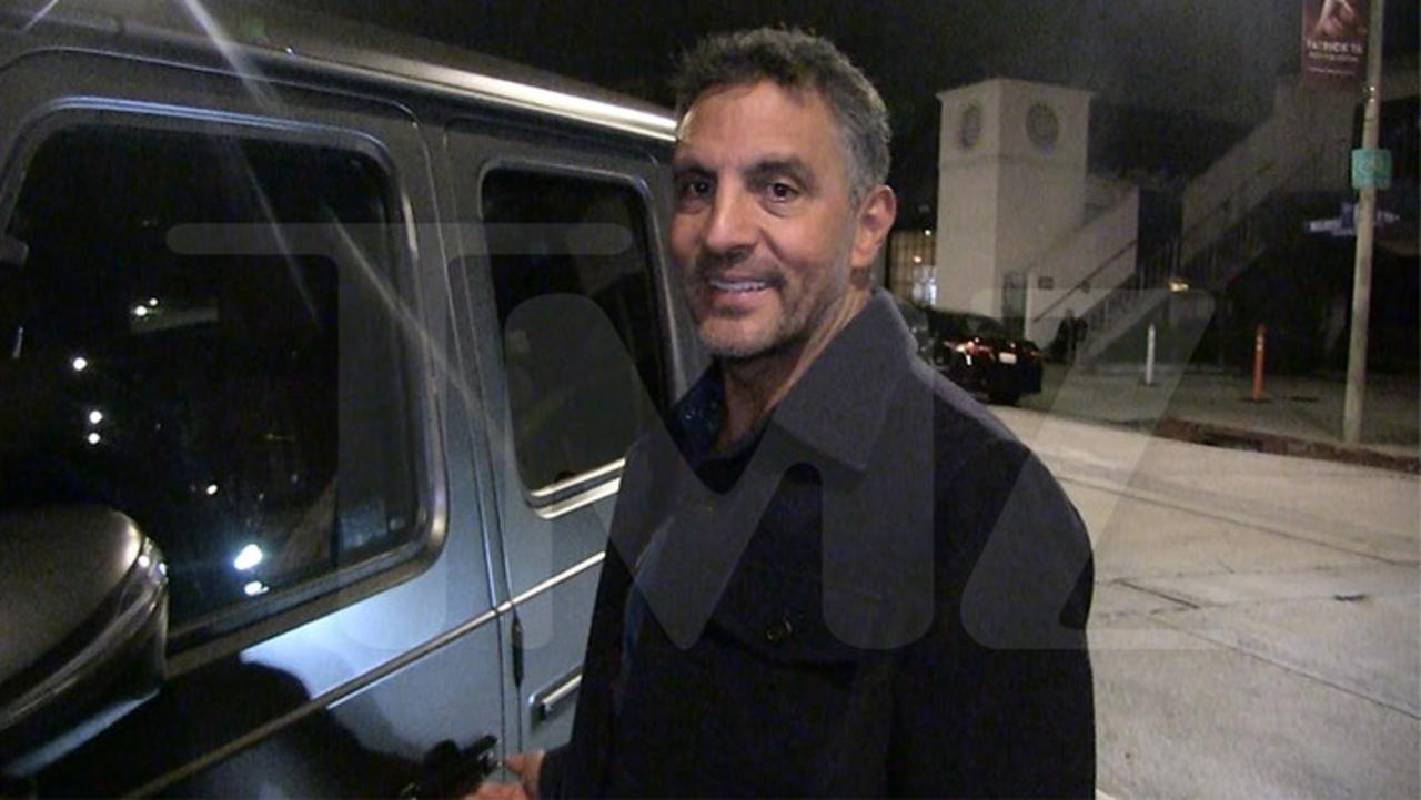 Mauricio Umansky on Whether He Saved Ex Kyle Richards From Snake