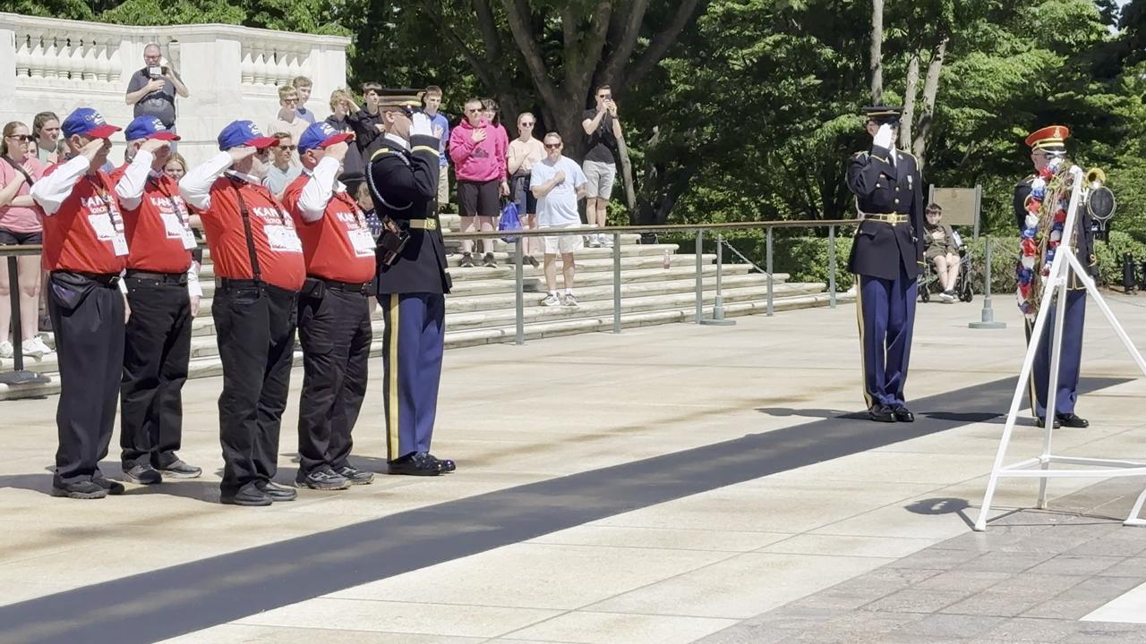 Steve places Wreath at the Tomb of the Unknown Soldier