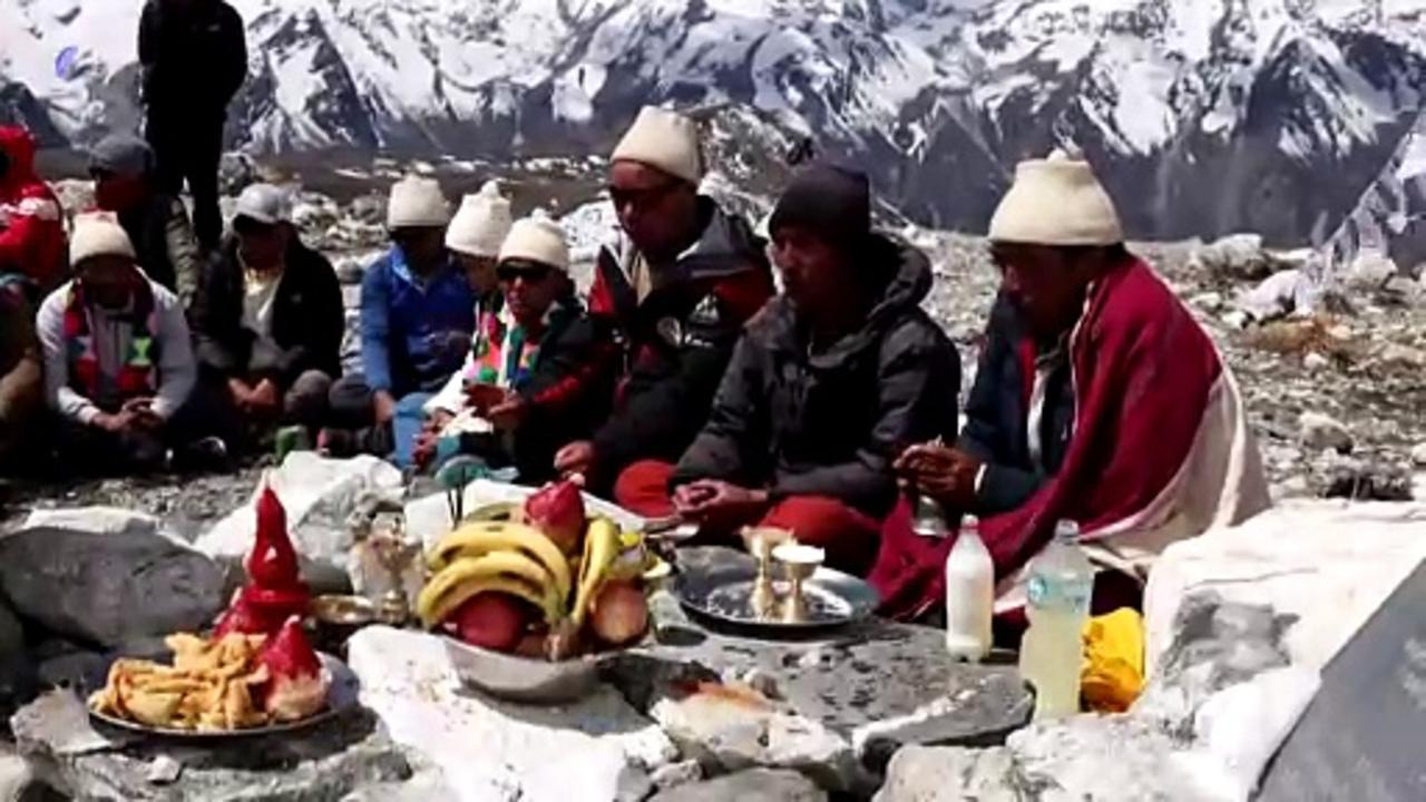 Nepal holds tribute for disappearing glacier