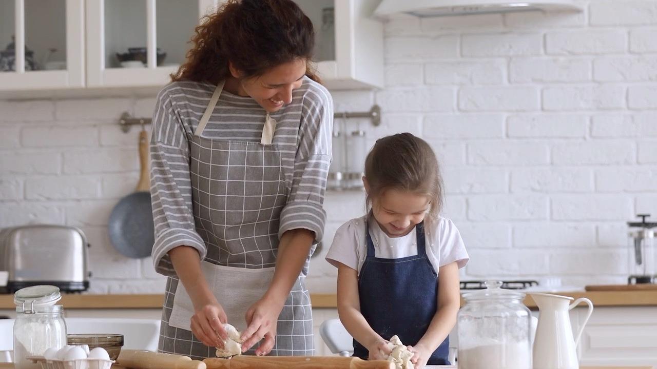 How to Avoid Having a Food Complex In Front of Your Family