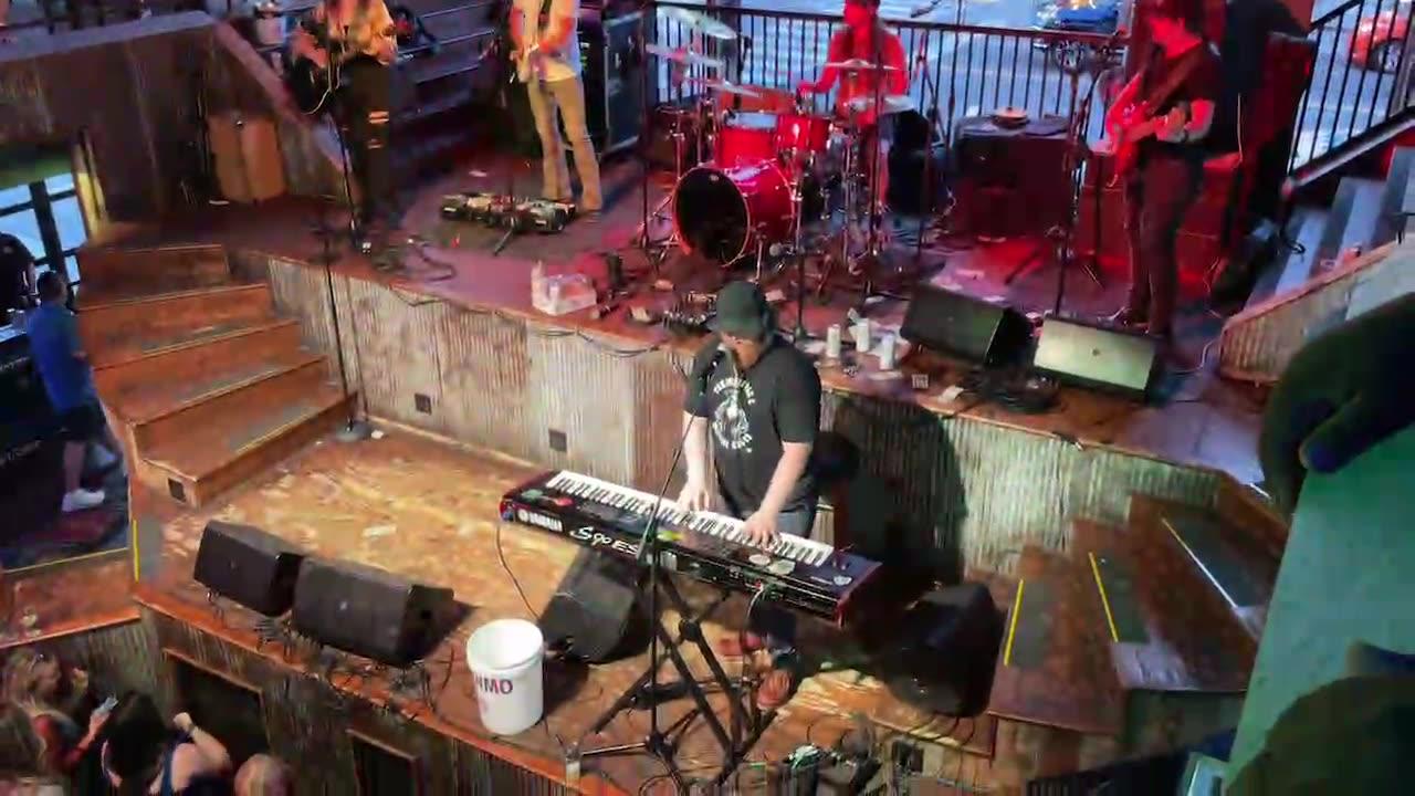 NASHVILLE TN LIVE BROADWAY STREET / PEOPLE WATCHING / BANDS WATCHING / BARS