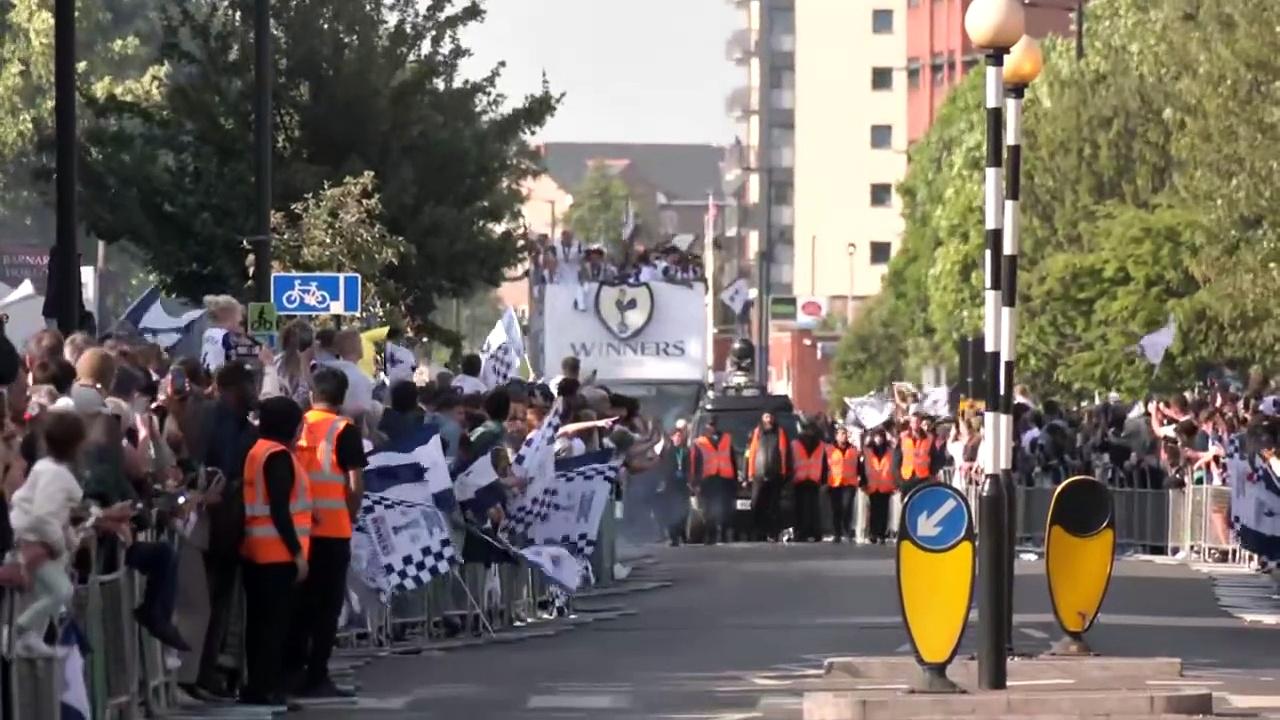 Spurs fans celebrate winning Europa League