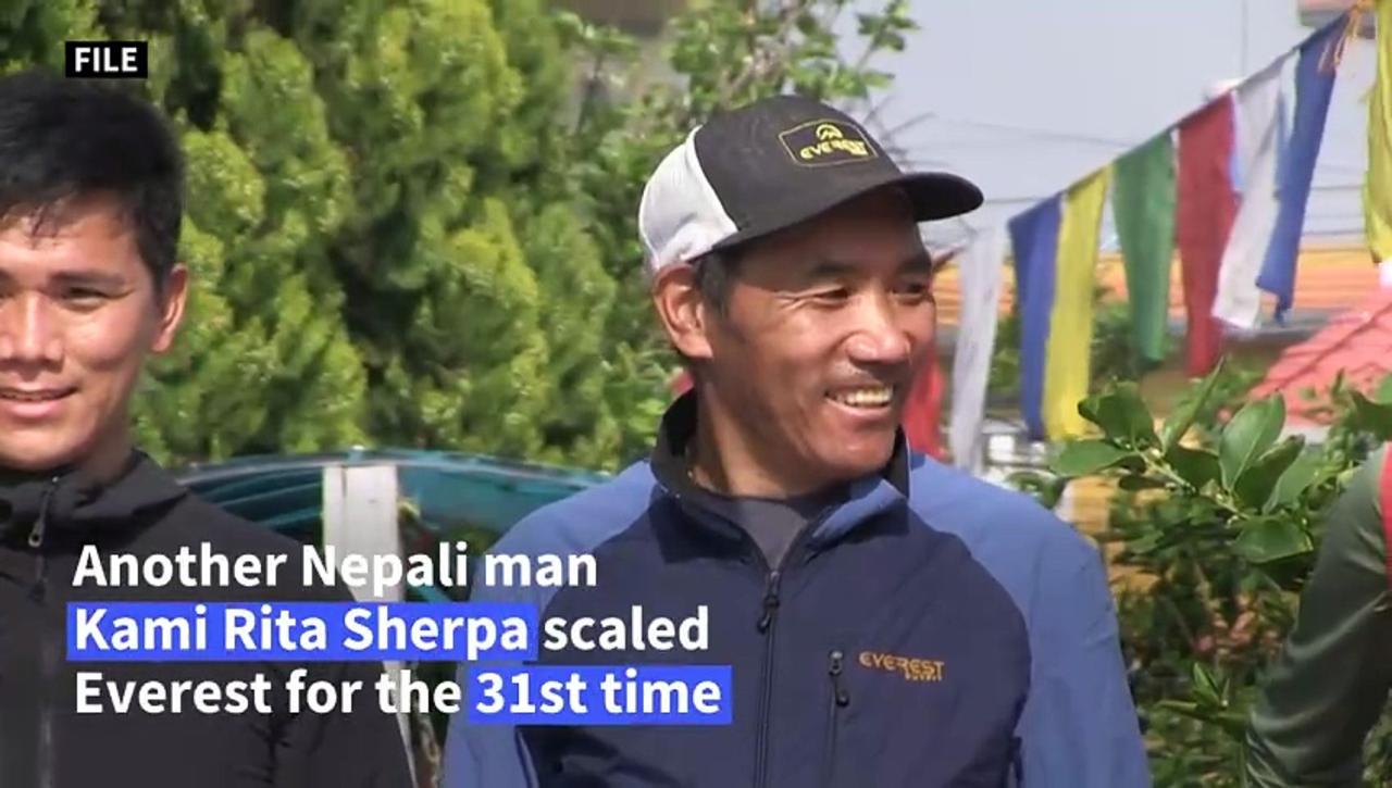 Mount Everest: two world records for Nepal's climbers