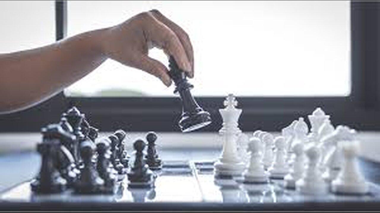 Playing Chess between looking through the news