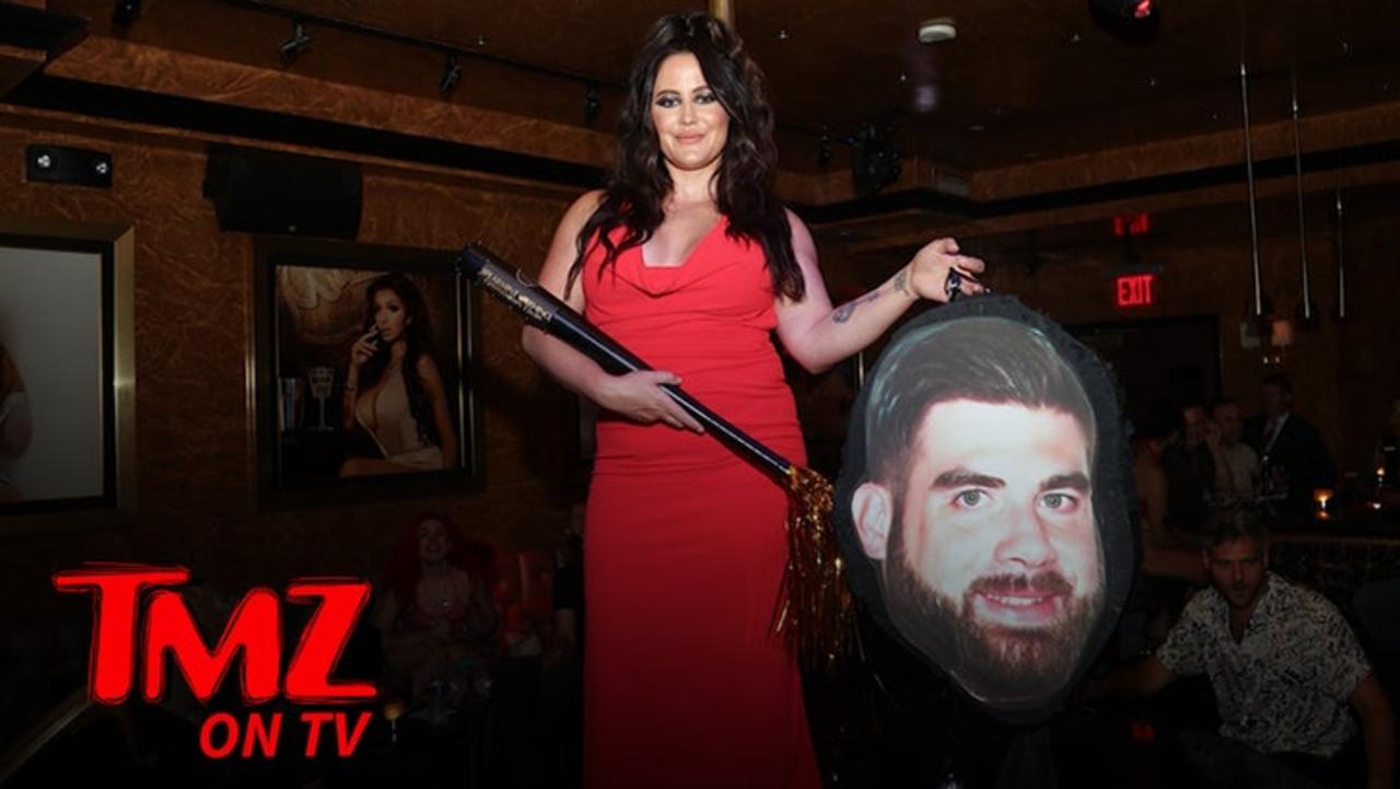 Jenelle Evans Smashes David Eason Piñata During NYC Divorce Party | TMZ TV
