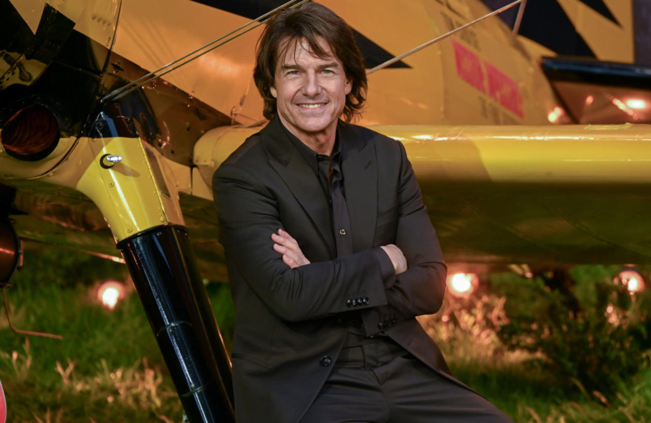 Tom Cruise is to receive an honorary Oscar